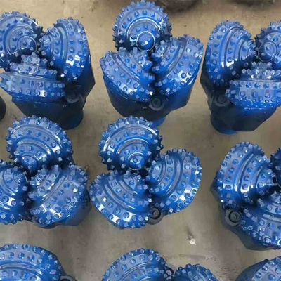 IADC/API/TCI Tricone van het de Beetjeswolfram van de Rotsrol Tand van de het CarbideStaalfabriek voor Roterend Boorrig piling industry
